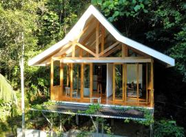 Remote Home near Secret Lagoon with Motorcycle, koča v mestu Siquijor