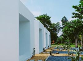 TJ Garden & Resort, hotel in Suphan Buri