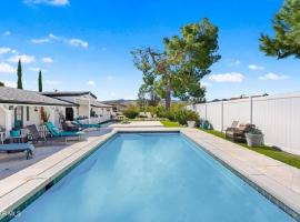 4 bed 3 bath pool house gated property, lemmikkystävällinen hotelli kohteessa Thousand Oaks