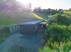 Seascape Cottage - Mahinepua Bay Clifftop Retreat