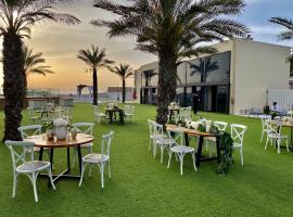 Q Village - Poleg Beach – hotel w mieście Netanja
