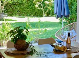 Appartement neuf et au calme proche Avignon, Hotel in Althen-des-Paluds