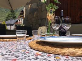 Casa Martagón - kasasbenas, cottage in Benasque