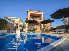 Nektarios & Eftychia Suites，Ambelókipoi的Villa