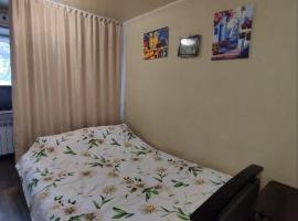 Уютная 1я смарт-квартира ,м.Дворец спорта., hotel near Kharkiv International Airport - HRK, 