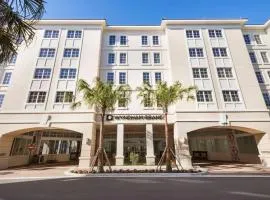 Wyndham Grand Jupiter at Harbourside Place