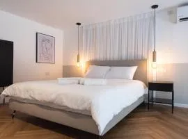PORT CITY HAIFA - Urbanic Loft in the Heart of Haifa's Downtown