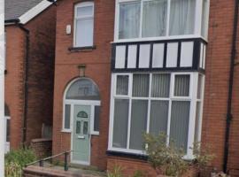 Moorside House, holiday home in Bolton