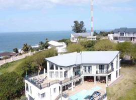 The Royal Familia Beach House, hytte i Zinkwazi Beach
