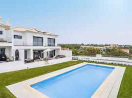 Elegant Luxury Villa by Ideal Homes – luksusowy hotel w mieście Vale do Lobo