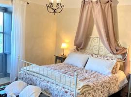 Piccola dimora accogliente e molto panoramica – hotel w mieście Tagliacozzo