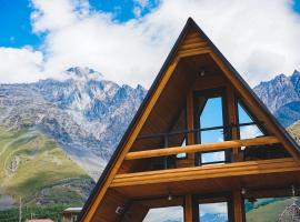 Lonely Mountain, hotel in Stepantsminda