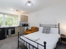 No4a, Cosy Studio Escape in Central Bedworth, хотел в Бедуърт