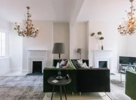 Beautiful house, Cirencester centre, parking