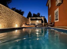 Duplex Apartment with Private Swimming Pool, hotel in Preko