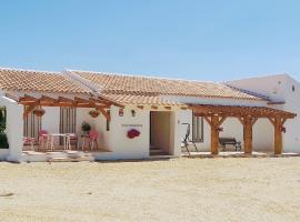 2-Bed Villa with pool garden & parking near Seron, villa i Serón