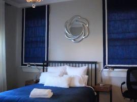 Cozy BoxHill - Modern Stylish Share House, hotel in Box Hill