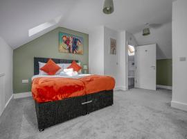 Luxurious Birmingham Home Private Parking WiFi - near to NEC and QEH، فندق في لونغ بريدج