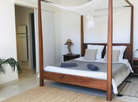 ferme st pierre 2 suites avec repas, piscine, clim, cheminée ou baignoire spa, hotel v destinaci Chabeuil