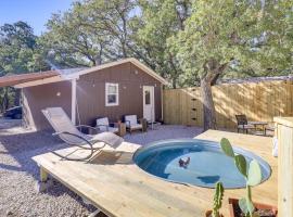 Horse-Friendly Weatherford Oasis with Splash Pool, hotel in Weatherford