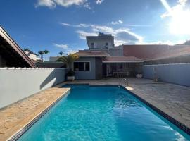 Casa com piscina em condomínio fechado, casa rústica em Águas de Lindóia