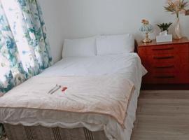 Min Su Rooms, hotel in Stanwell