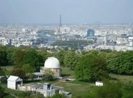 Paris & Versailles at your feet! Shared room in nice house