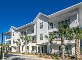 Hidden Lake Condos 321 - Short walk to Gulf Place