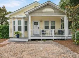 Luna Sea - Is a short walk to the beach and close to Seaside