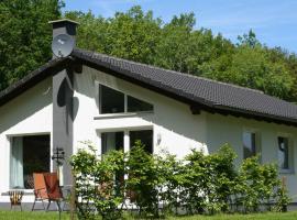 Detached bungalow with dishwasher in a green area, hotel in Kopp