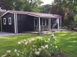 Garden View chalet with terrace or conservatory near Amerongse Berg, hotel en Elst