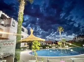 Résidence avec piscine près de la plage Martil, hotel v mestu Martil