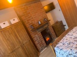 Quaint 1 bedroom cottage in Pudsey, Leeds, feriehus i Pudsey