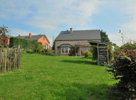 Modern holiday home in Somme Leuze with sauna, hotel en Somme-Leuze