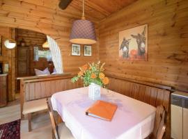 Cozy holiday home on a horse farm in the L neburg Heath, hotel in Eschede