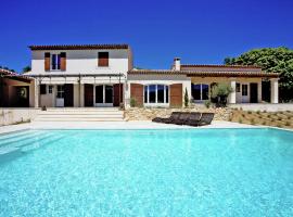 Luxury villa in Provence with a private pool, sumarbústaður í Martres-Tolosane