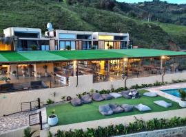 Summer C, hotel com banheiras de hidromassagem em Macanal