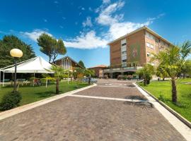 Centro Vacanze Opera Nascimbeni, Hotel in Cavallino-Treporti