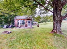 Spruce Moose Cottage, hotel perto de Aeroporto Municipal de Lebanon - LEB, Hartland