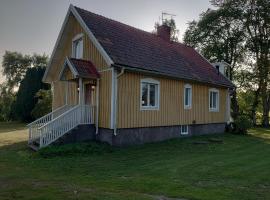 Stålemara Gård Lilla gula huset på landet, αγροικία σε Fågelmara