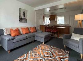 Central Town House, Moville, holiday rental in Moville