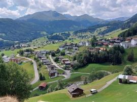 Stilvolle Wohnung mit traumhaftem Bergblick, ξενοδοχείο σε Disentis