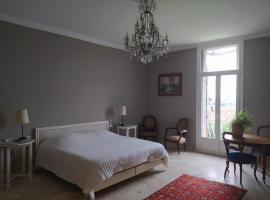 Le Domaine du Soulier Chambre Tilleul, bed and breakfast v destinaci Tornac