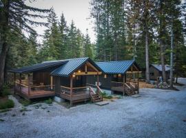 Wilderness Lodge 1 bedroom cabin in the woods at Lake Wenatchee, chalet i Leavenworth