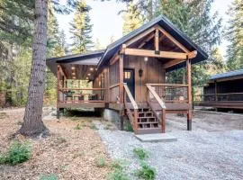 Bear Den a Cozy 1 Bedroom tiny Cabin near Lake Wenatchee