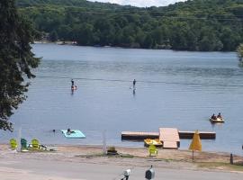 GetAways At Haliburton Heights, hôtel à Haliburton