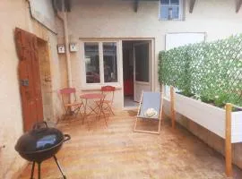 Snug holiday home in Bergerac with terrace