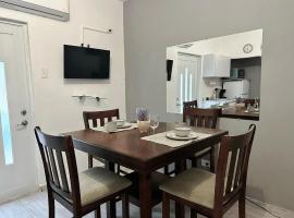 Urban Lodgings Two @ Roosevelt 457, hotel v destinaci San Juan