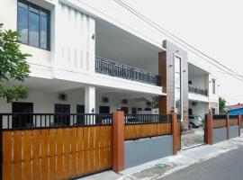 David Guesthouse by XNR, guest house in Kemiri