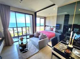 Luxury suite with sea view.